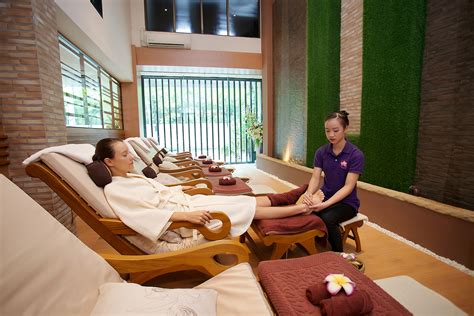 Foot Massage Sakura Spa Ekamai