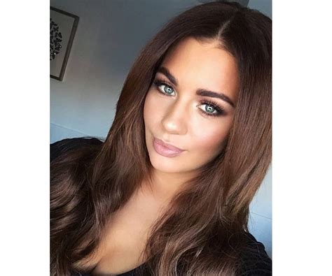 Holly Peers Bio Facts Family Life Of British Model