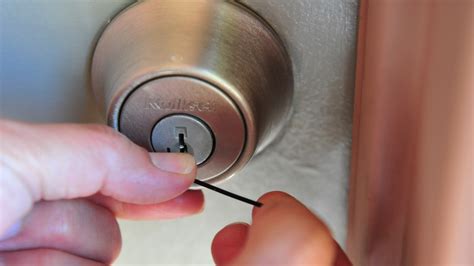 How To Pick A Lock With A Bobby Pin 8 Steps With Pictures