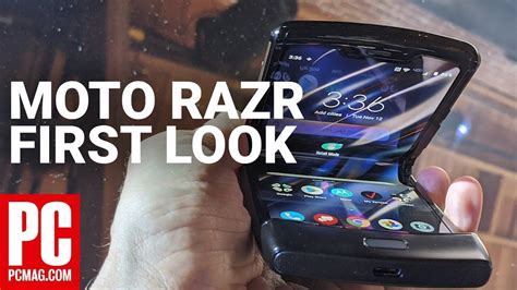 The New Motorola Razr Is A True Flip Smartphone Youtube