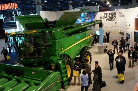 Deere Puts Spotlight On High Tech Farming