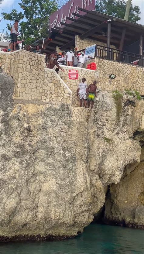 cliff diving jumping at ricks cafe negril jamaica ricks cafe in jamaica is ranked among the
