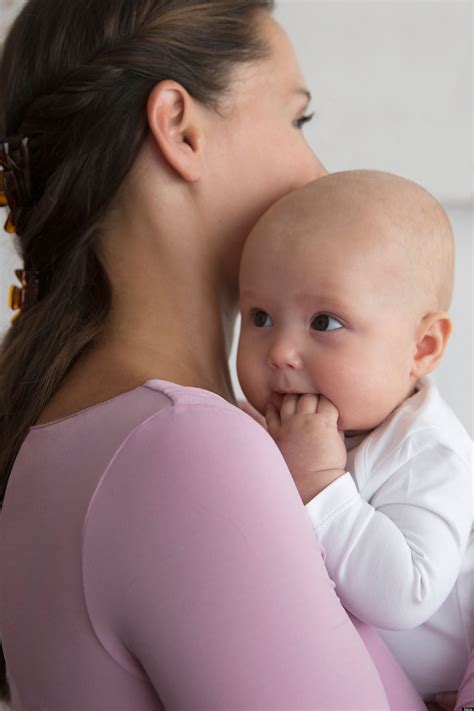 Babies Calm Down When Carried Study Huffpost