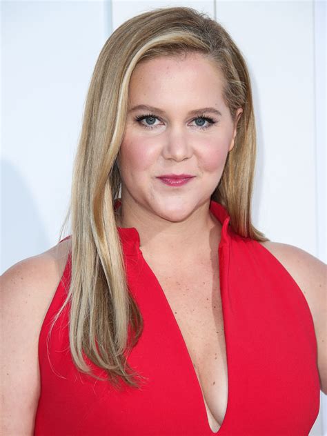 Amy Schumer Poses Completely Nude To Show Off C Section Scar As Pals