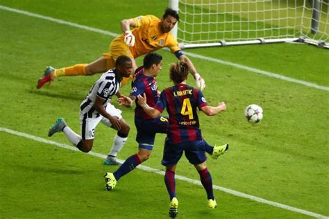 Гс рома кф монпелье vs. Barcelona beats Juventus 3-1 in Champions League Final ...