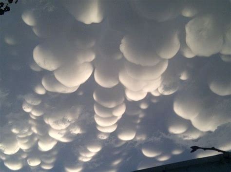 Really Cool Pic Of A Rare Cloud Formation Called Mammatus Clouds
