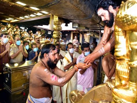 Kerala Huge Rush As Sabarimala Temple Reopens For Makaravilakku