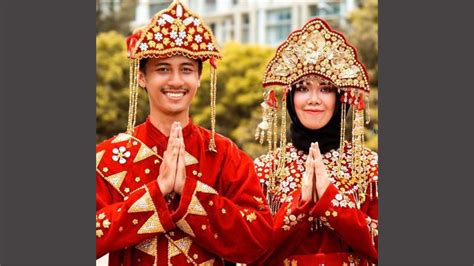 Pakaian Tradisional Khas Indonesia Yang Bernilai Seni Tinggi Adalah
