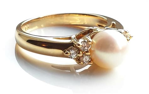 Vintage 1990s Tiffany And Co 7mm Akoya Pearl And Diamond Ring In 18k Gold
