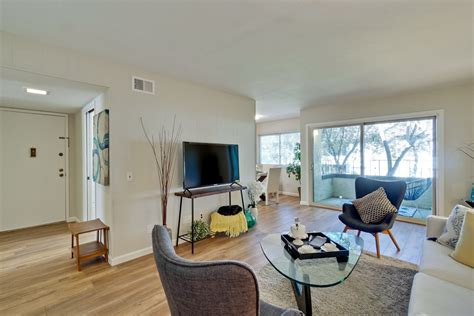 Nicely Updated Condo In Coveted Greenhouse Community Midtown Realty