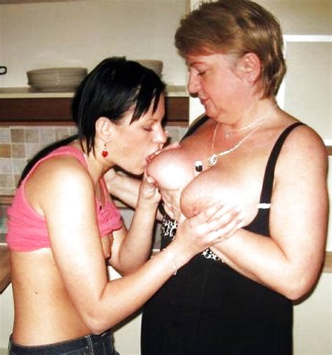 Older Younger Amateur Lesbian Couples In Love 21 Pics Xhamster