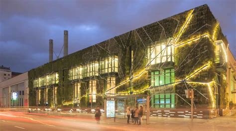 It is located on a small island within a bay where a number of rivers meet the sea. El vídeo turístico de Vitoria-Gasteiz incluye imágenes ...