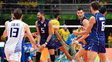 News, interviste e curiosità per restare vicini alle azzurre. Le immagini della finalissima di pallavolo Italia-Brasile ...