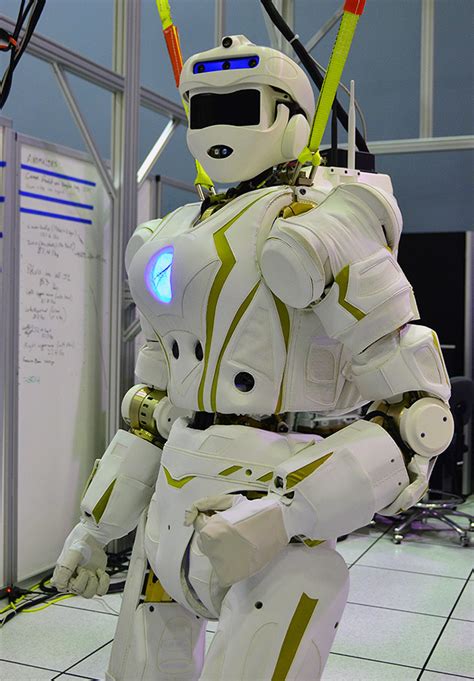 Nasas Valkyrie Is A Superhero Robot That Could Lead Us To Mars Extremetech