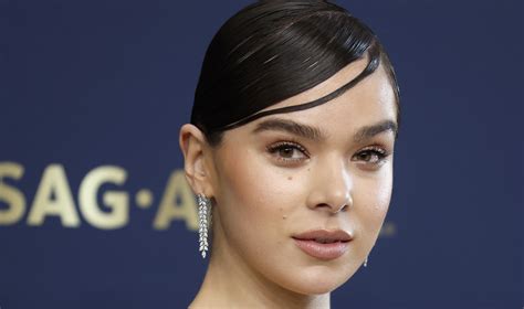 Hailee Steinfeld Is Pure Perfection At Sag Awards 2022 2022 Sag