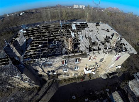 В Донецке после обстрелов уничтожен рынок и разрушены жилые дома ...