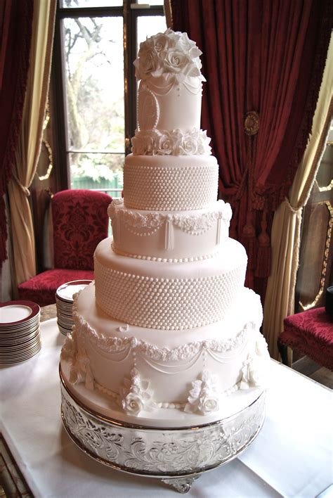 Bespoke Wedding Cakes Hall Of Cakes Victorian Wedding Cakes Wedding Cakes Luxury Wedding Cake