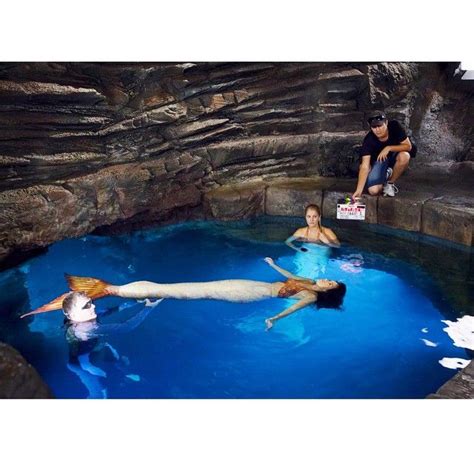 Mako Mermaids Behind The Scenes With Amy And Allie In The Moon Pool