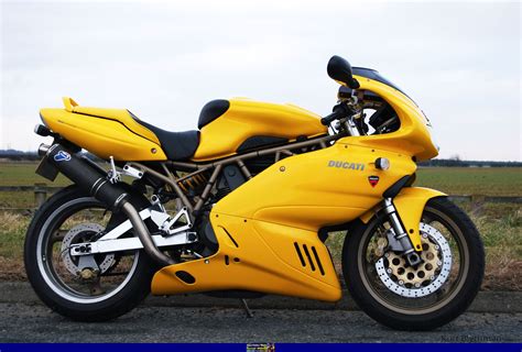 Despite the ducati 750ss' 748cc, it has none of the gusto you'd imagine, given its pedigree. 2001 Ducati 750 Supersport - Moto.ZombDrive.COM