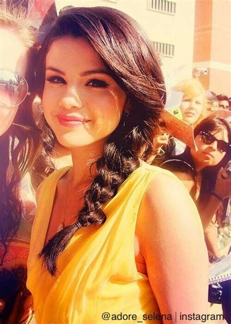 Selena With Yellow Dress Marie Gomez Yellow Dress Selena Gomez Love Her Sari Life