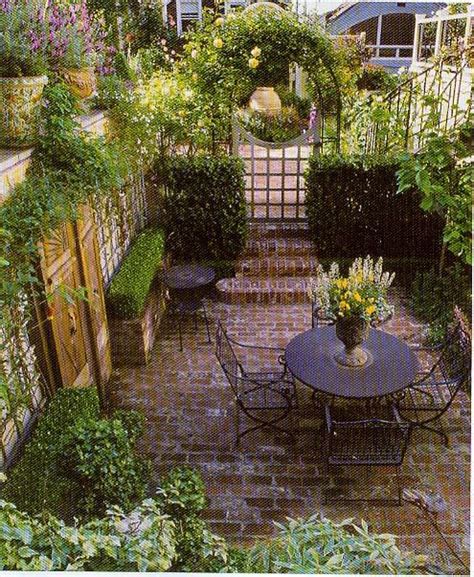 Designing (or redesigning) a backyard garden can be overwhelming regardless of whether the space needs new plants or a complete refresh. 41 Backyard Design Ideas For Small Yards | Page 27 of 41 ...