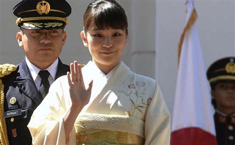 Princesa Japonesa Renunció A La Realeza Por Amor