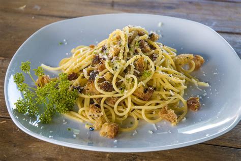 It has the easiest, most delicious pasta sauce you'll ever make! Spaghetti Aglio Olio with Croutons and Wild Fennel - David ...