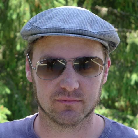 Ihr neuer freund ist angeblich der schweizer rapper freezy, der mit echtem namen remo huinziger heißt und vier jahre jünger ist als sie! Reto Steiner peoplecheck.de