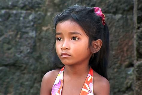 Cambodia Temples Of Angkor Young Girl At Banteay Srei Flickr