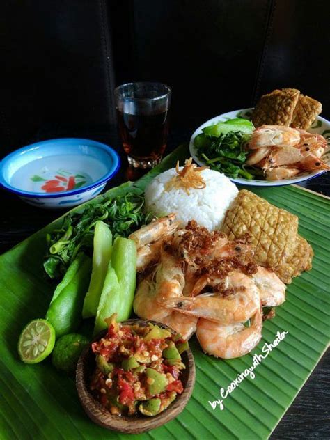 Bongkar resep bumbu ayam bebek ungkep khas lamongan bakar dan goreng. Udang Goreng, Sambal Gandaria dan Lalapan Kangkung & Labu ...