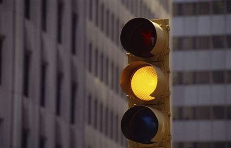 What Does A Blinking Yellow Traffic Light Mean