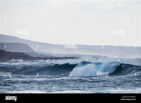 Breaking Atlantic Wave Stock Photo Alamy