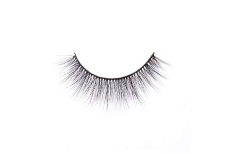 The 9 Best Natural Looking False Eyelashes Of 2023