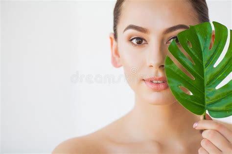 Spa Care Young Pretty Brunette Woman With Big Green Leaf Stock Image