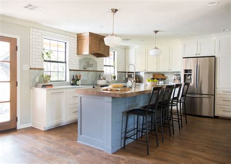 Seven Farmhouse Kitchen Designs – Hallstrom Home