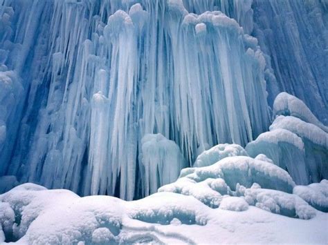 20 Incredible Photos Of Frozen Waterfalls Winter Scenes
