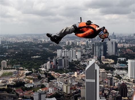 Base Jumper Photos Of The Week Oct 1 7 2016 Pictures Cbs News
