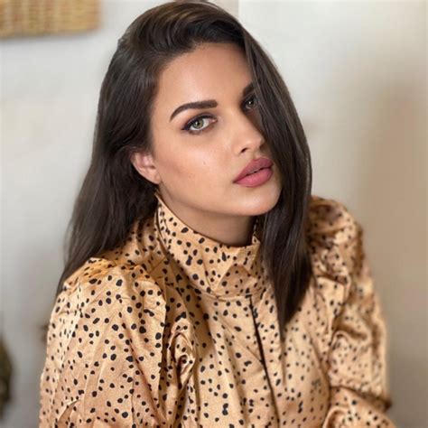 himanshi khurana birthday special beautiful pics of punjabi diva will drive you crazy