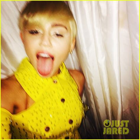 Miley Cyrus Rocks Fake Teeth For Bangerz Concert Photo 3126043