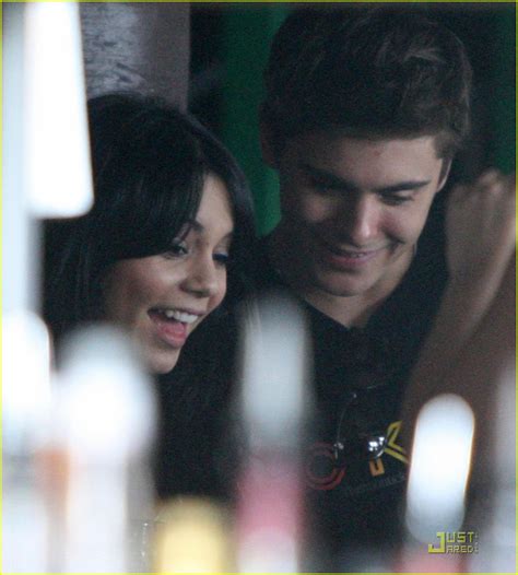 Vanessa Hudgens And Zac Efron Kissing Cute Photo 2428028 Vanessa Hudgens Zac Efron Pictures