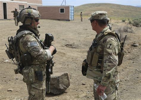 Green Berets Conventional Units Work And Learn Side By Side Article