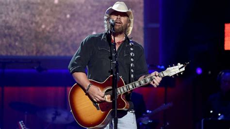 country music singer toby keith reveals he has stomach cancer good morning america