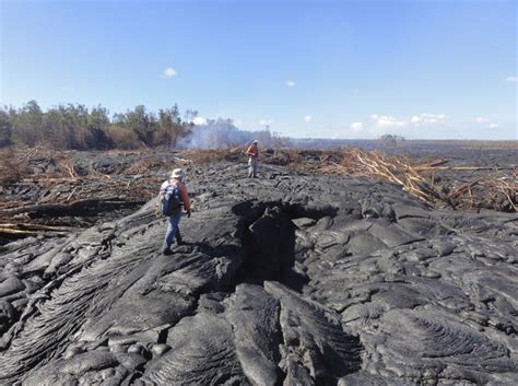 Lava Flows On Hawaiis Big Island Cbs News