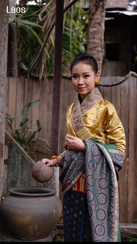 laos-lao-traditional-dress,-ຊຸດ-ເສື້ອຜ້າລາວ-ผู้หญิง