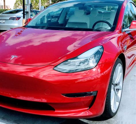 Tesla Model 3 сохраняет почти 90 своей стоимости в течение трех лет