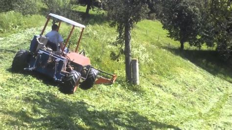 NeobiČna NesreĆa 65 Godišnji Traktorist Poginuo Dok Je Kosio Travu
