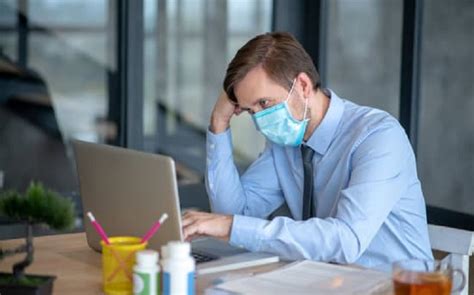 5 cara agar kamu selalu bahagia di kantor, cukup terapkan hal baik ini. 5 Cara Hilangkan Stres saat Bekerja di Kantor di Tengah Pandemi Covid-19 : Okezone Lifestyle