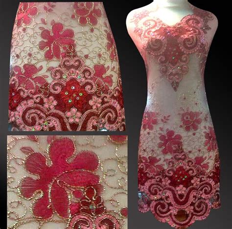 Kini seiring dengan perkembangan zaman kain lace juga bisa digunakan untuk membuat kebaya dengan. Kebaya Cantik: Kurung Tile Bunga Timbul Merah