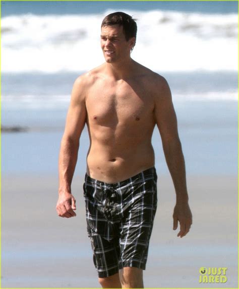 Tom Brady Goes Shirtless For Costa Rica Beach Stroll Photo 3331841