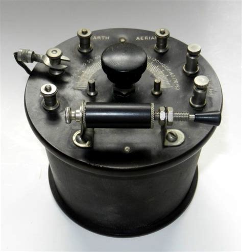 Later as the cat's whisker diodes became more popular pickard began testing over 30,000 different combinations or crystals and wires. Cats Whisker Perikon Galena Detector 1925 | Radio antigua ...